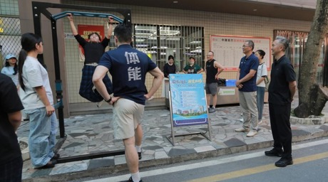 单杠拉10个，餐券领10元！  ——我校“引体向上·能量加码”活动启动